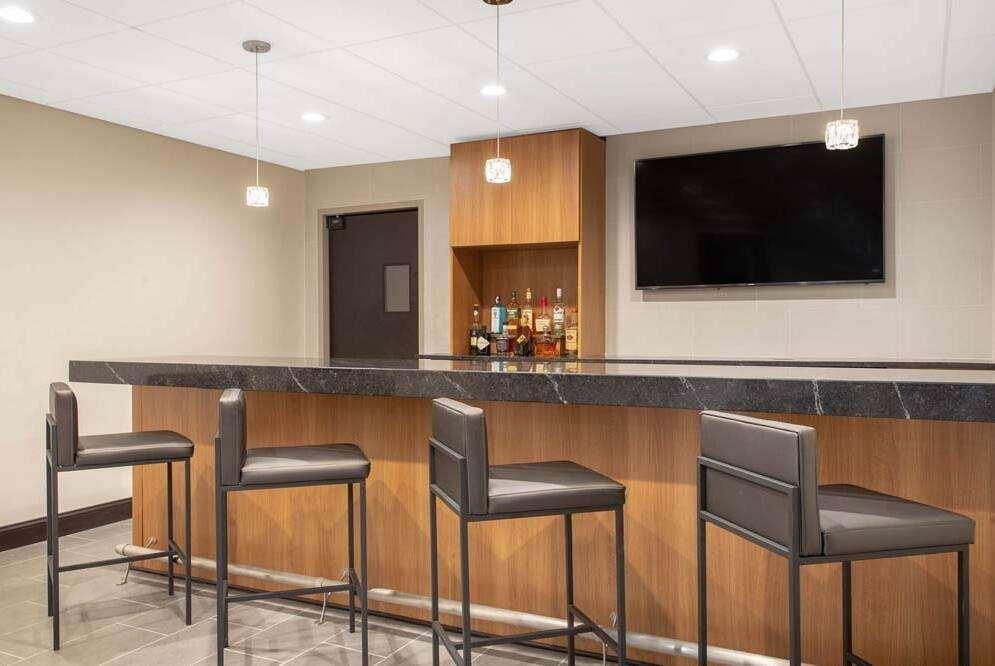 La Quinta Inn & Suites By Wyndham Мурсвилл Ресторан фото