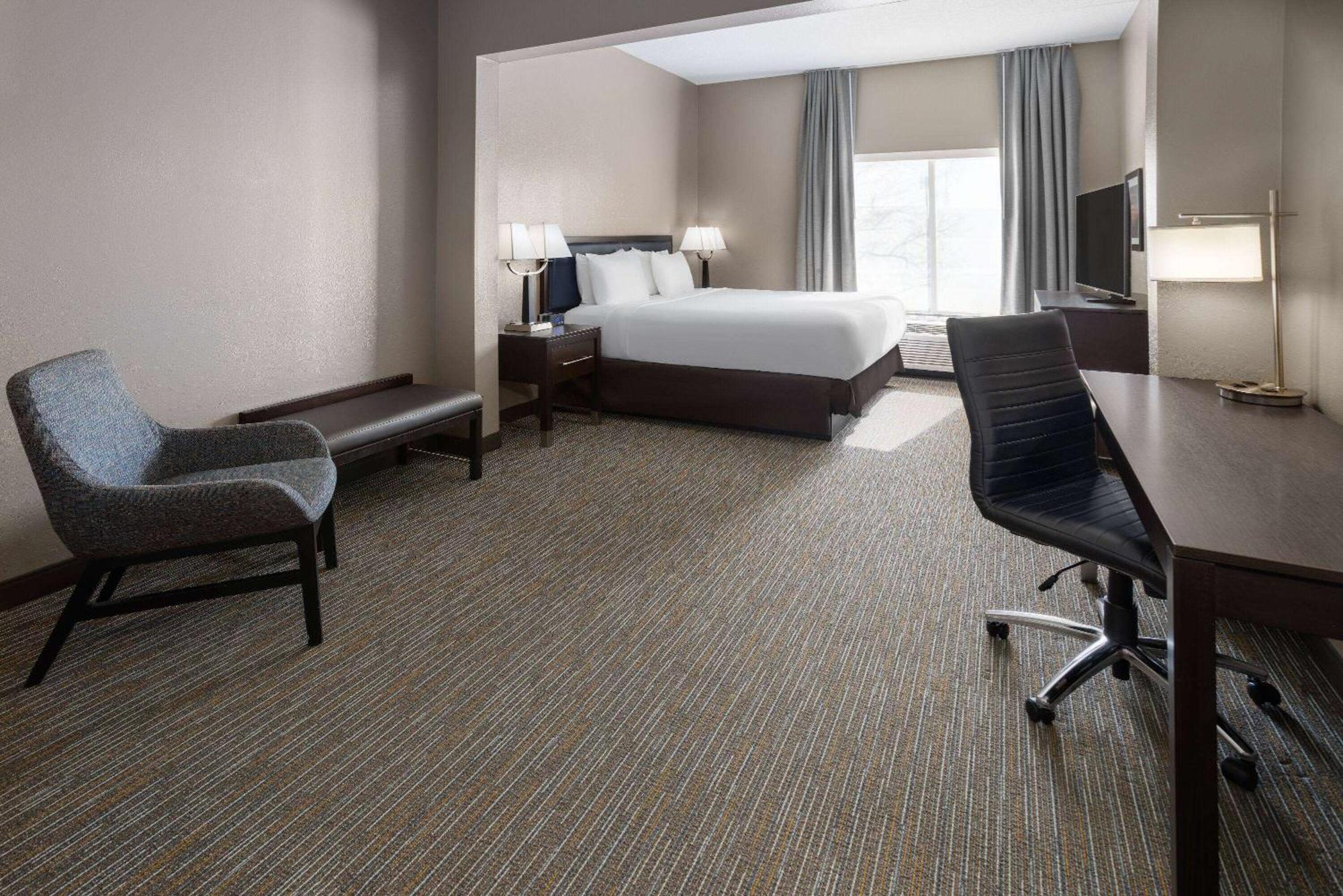 La Quinta Inn & Suites By Wyndham Мурсвилл Экстерьер фото