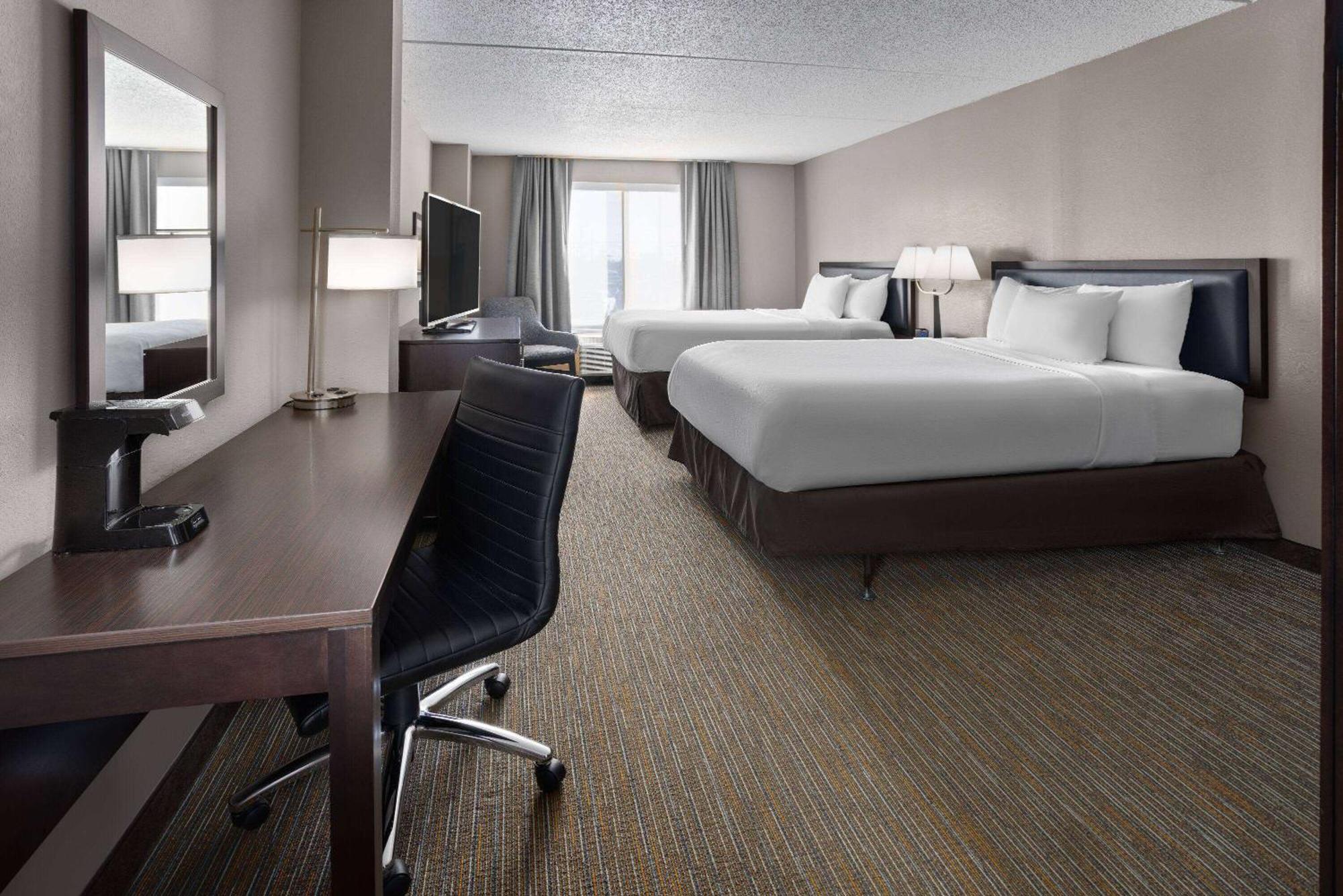 La Quinta Inn & Suites By Wyndham Мурсвилл Экстерьер фото