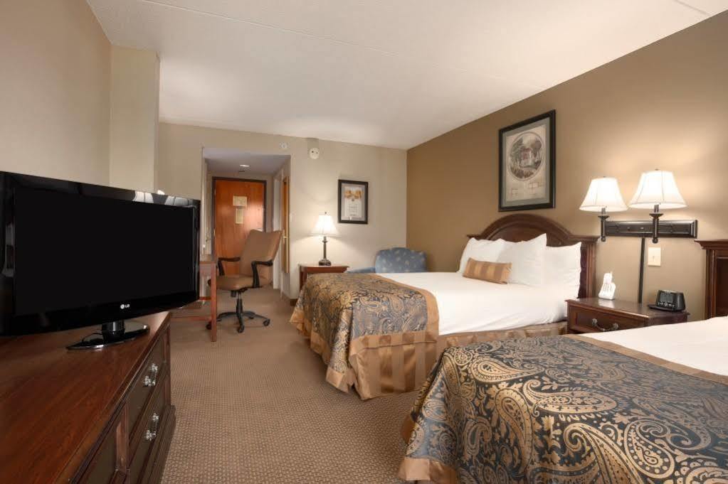 La Quinta Inn & Suites By Wyndham Мурсвилл Экстерьер фото