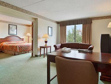 La Quinta Inn & Suites By Wyndham Мурсвилл Номер фото